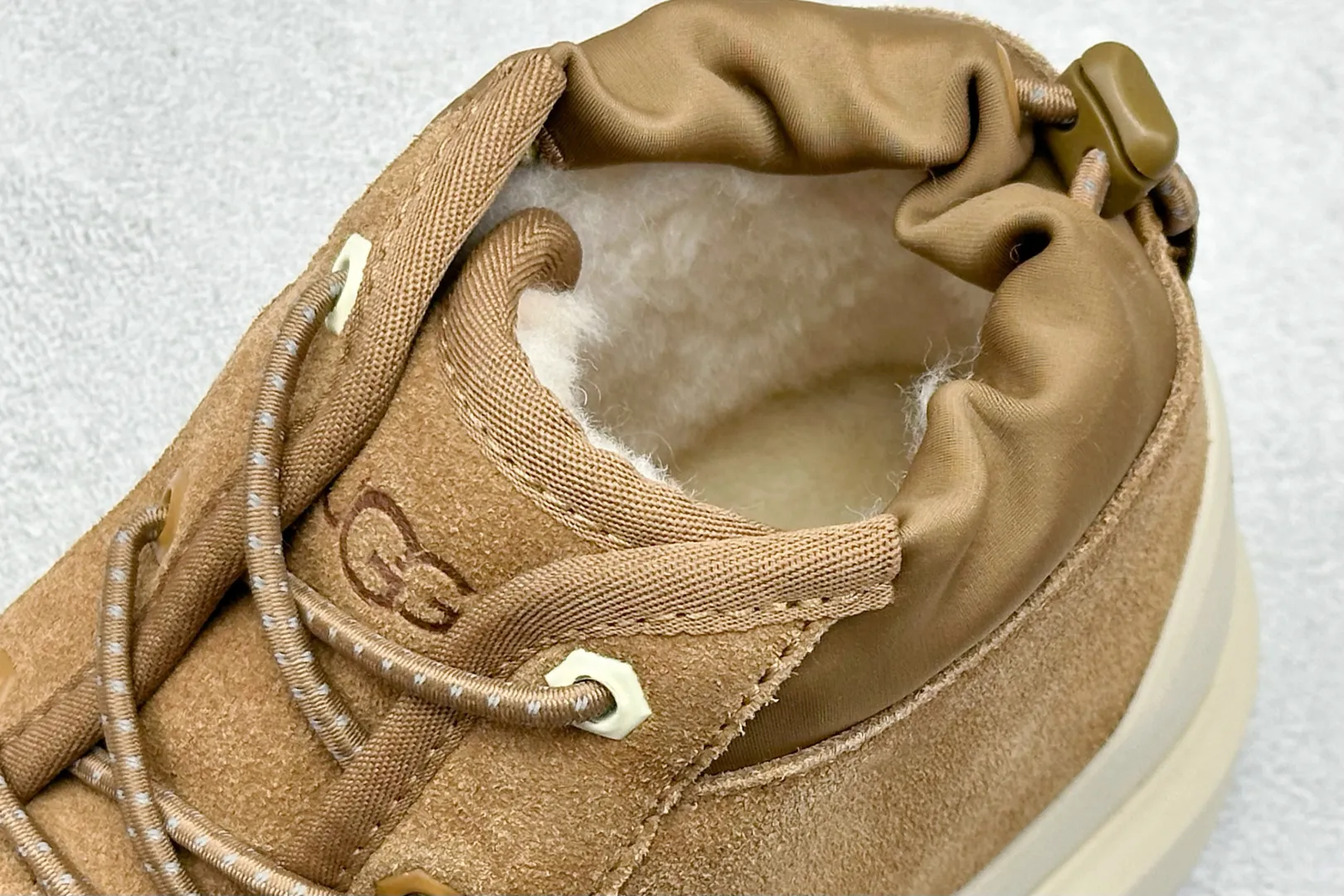 🐲💰 560 Support store UGG sheepskin integrated snow boots Autumn and winter classic outdoor Tasman snow boots Official synchronized packaging Inspection standard The material is made of original anti-fouling and waterproof leather Sheepskin integrated non-slip and wear-resistant light wing outsole Full of warmth performance, must be a good product in cold seasons Item number: 1143991 Size: 35-45